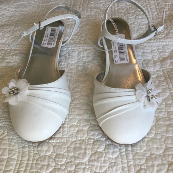NWT Kenneth Cole Reaction Belle‎ Flower Missy Size6