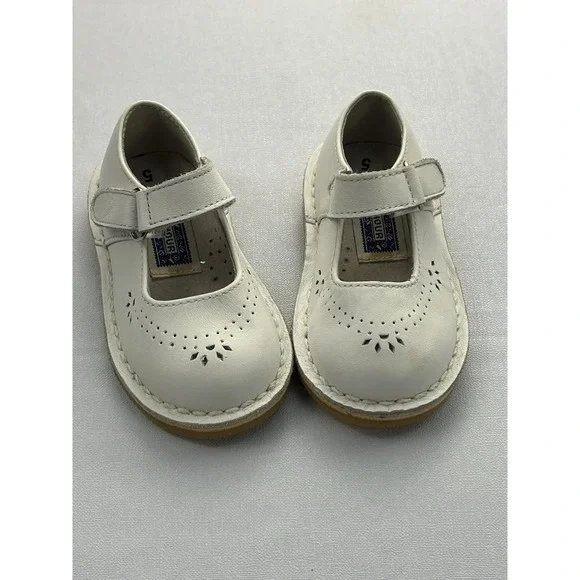 L'Amour Girls Size 5 White Leather Mary Jane Shoes Perforated Floral Dress