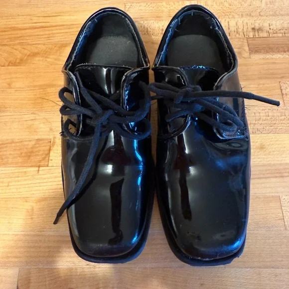 Classic Kid Black Patent Lace-Up Dress Shoes