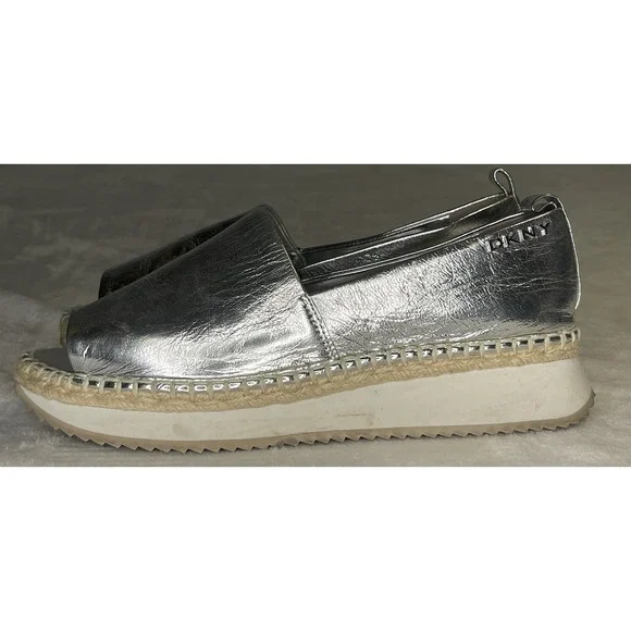 DKNY Orza Open Toe Wedge Size 9.5 Silver Platform Espadrille Sneaker Peep Toe