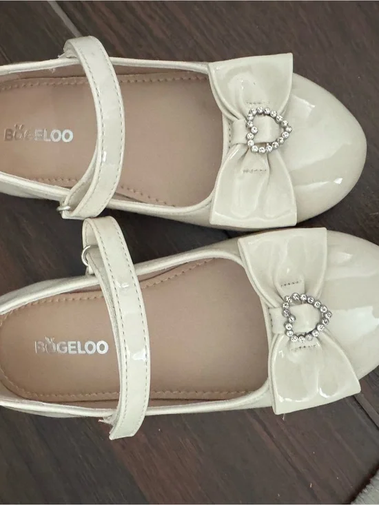 Girls' Cream Patent Mary Jane Shoes with Bow & Heart Accent