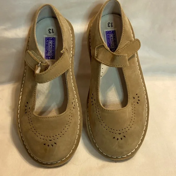 L’AMOUR suede style Mary Jane tan shoes
