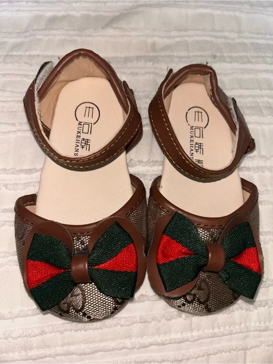 Brown Kids Mary Jane Shoes with Green & Red Bow 6c