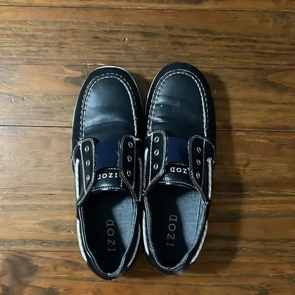 Izod boys slip on boat shoes. Size 5