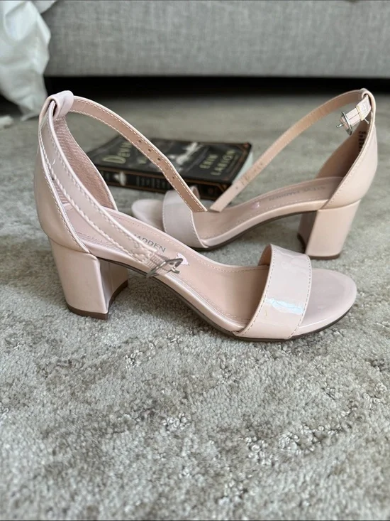 Girls size 1 Nude Patent Block Heel ankle strap— Classic Strappy dress shoe