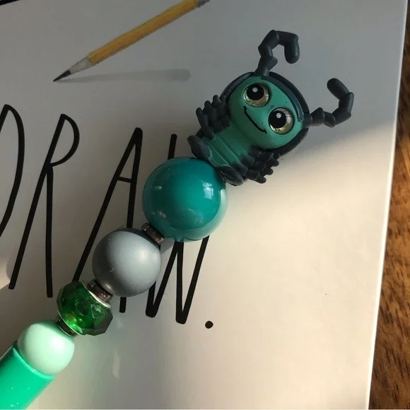 Disney Doorables: A Bug's Life: Roll handmade beaded pen
