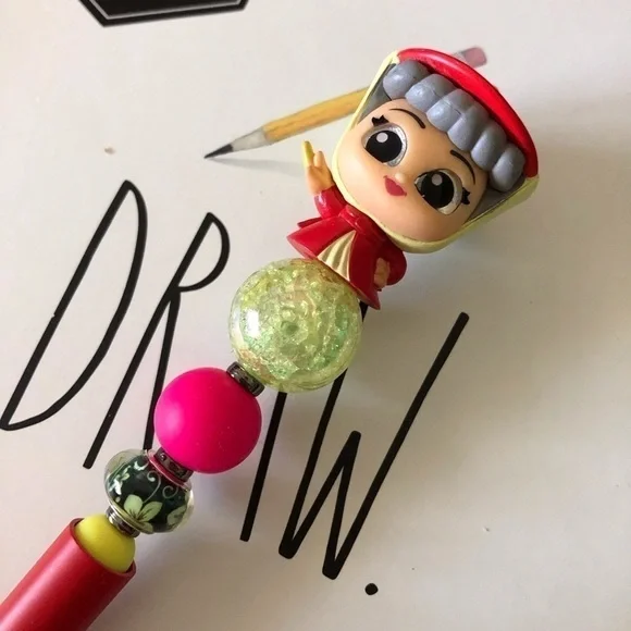 Disney Doorables: Sleeping Beauty: Flora handmade beaded pen