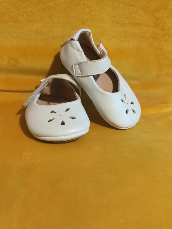 Kids White Mary Jane Shoes with Cutout Floral DetailBy Felix & Flora