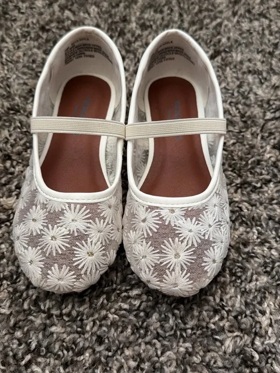 Girls White Daisy Embroidered Mary Jane Dress Shoes