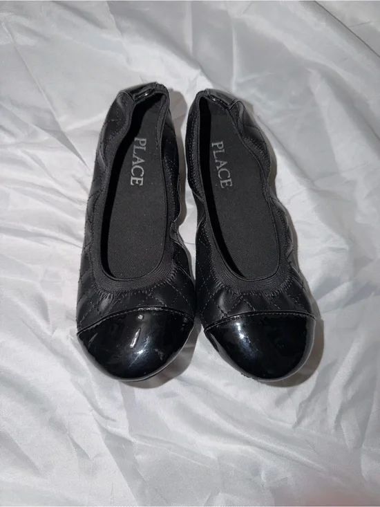 PLACE Black Quilted Ballet Flats with Patent Toe