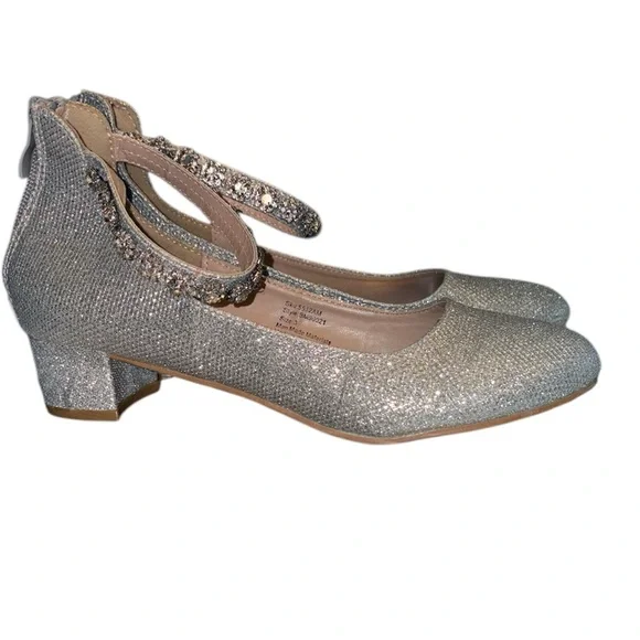 Badgley Mischka girls dress heels rhinestones on ankle strap 1.5” heel Size 3