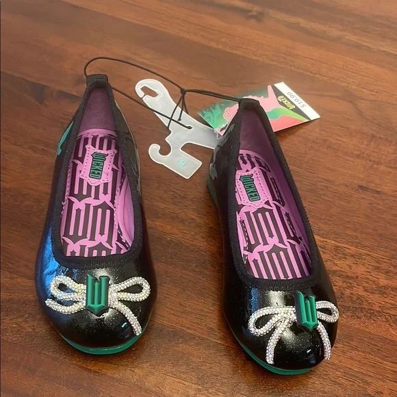 Wicked flats Girls Black and Green Bow Ballet Glitter shoe New size 8