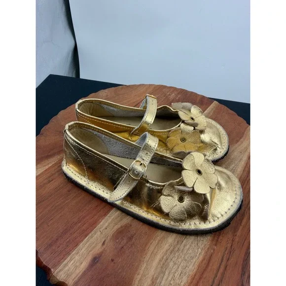 Bear‎ Feet Gold Leather Flower Mary Jane Shoes Kids 13 Metallic Floral Flats