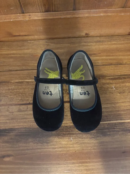 Ten Little Girls' Velvet Ballet Flats