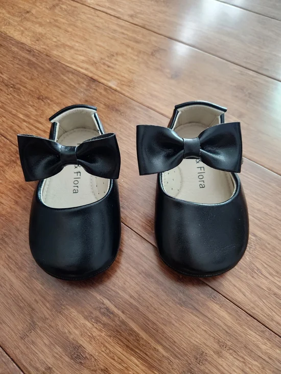 Girls Black Bow Mary Jane Flat Dress Shoes, Size 135 (Approximately Size 6.5)