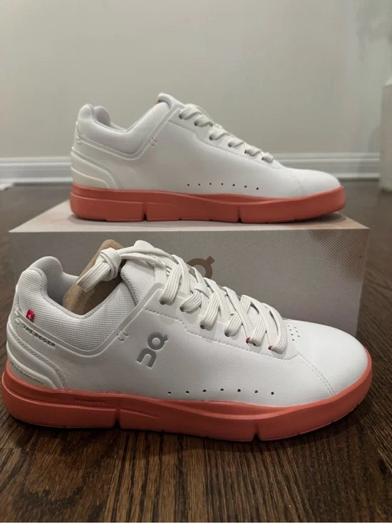 On Cloud The Roger’s Advantage Running White / Canyon Sneakers Swiss Preformance