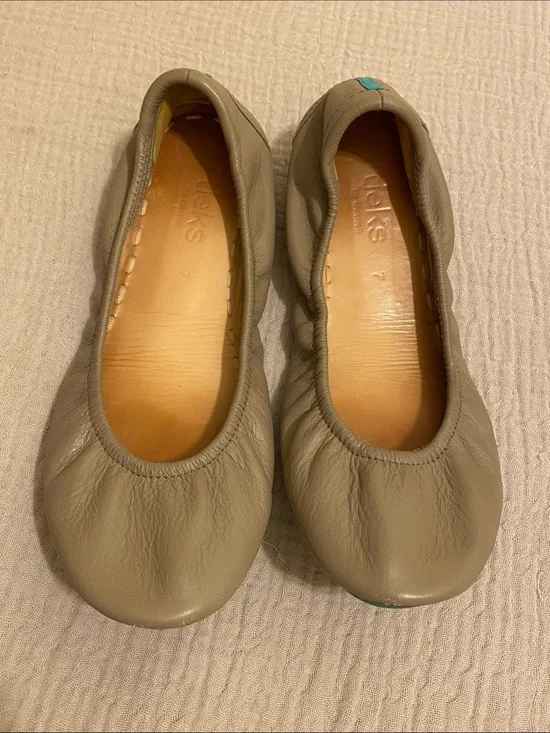 Tieks Taupe Leather Ballet Flats — Neutral Slip-Ons. Size 7
