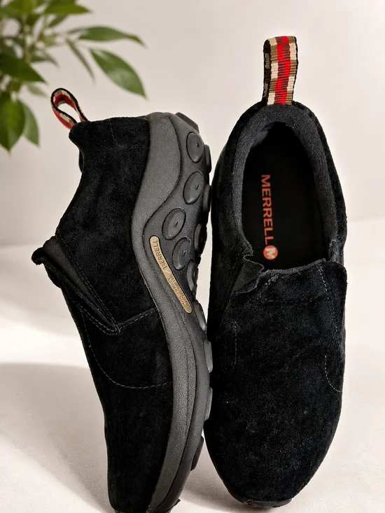 Womans Merrell Black Suede Slip-On Shoes – Size 8.5