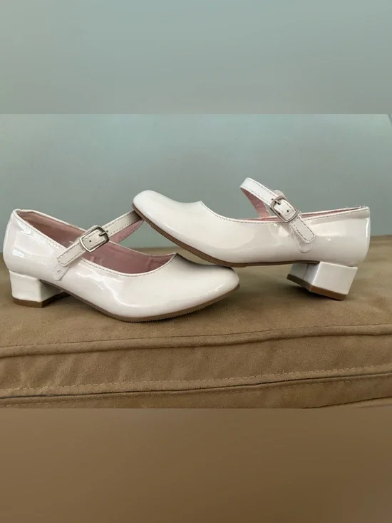 White dress shoes 👠