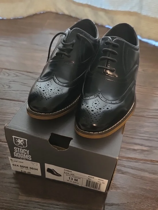 NIB Stacy Adams Black Leather Wingtip Derbys with Tan Sole For BOYS