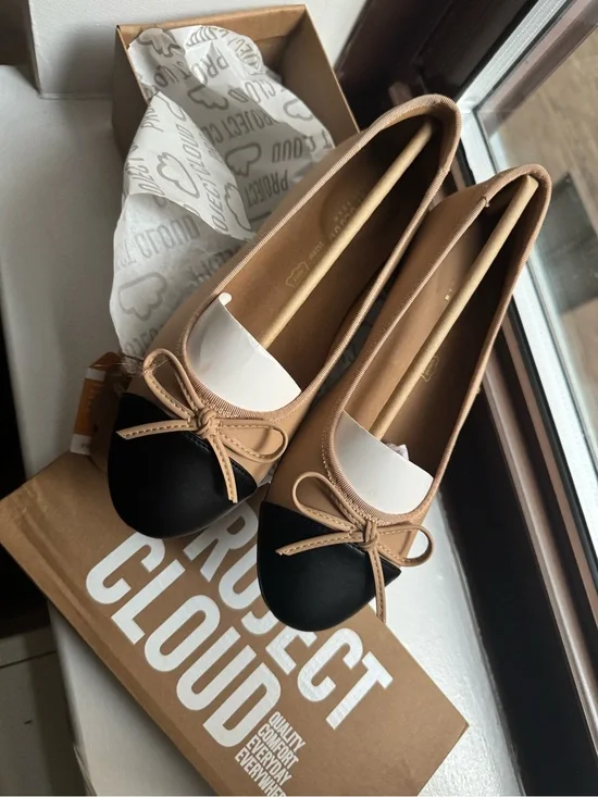 New w/ Tags Two-Tone Ballet Flats in Beige and Black