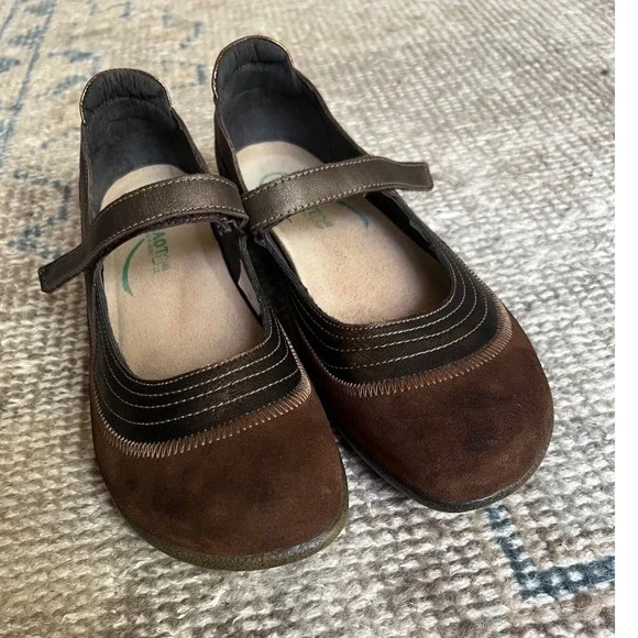 Naot Kirei Mary Jane Flats Brown Suede Metallic Bronze Leather Comfort Shoes 40