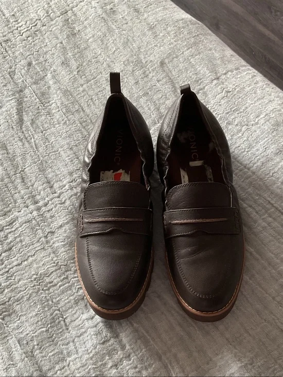 Vionic Women Brown Leather Slip-On Penny Loafers
