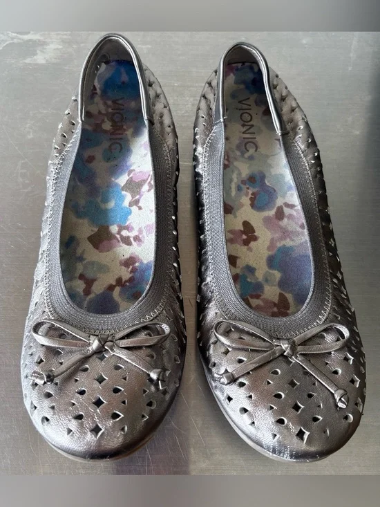 Vionic Surin Metallic Silver Perforated Leather Ballet Flats✨