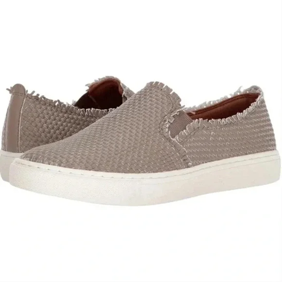 NWT Indigo Rd Women’s Kicky Tan Slip-On Shoes 6