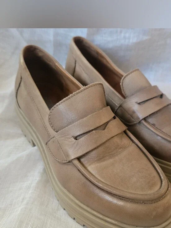 Miz Mooz Legend Taupe Leather Platform Lug Sole Penny Loafers Sz 39 (8.5-9)