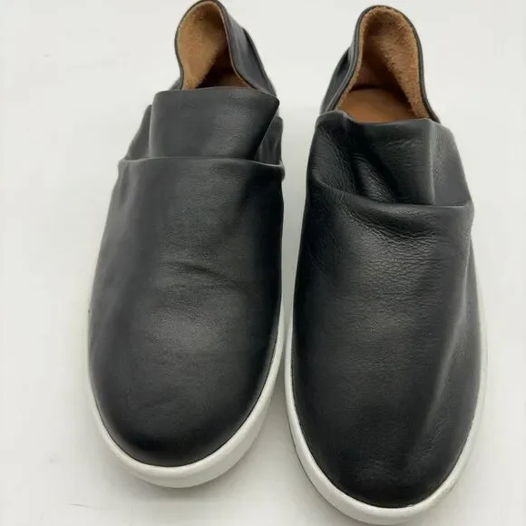 beek Slip-On Sneakers