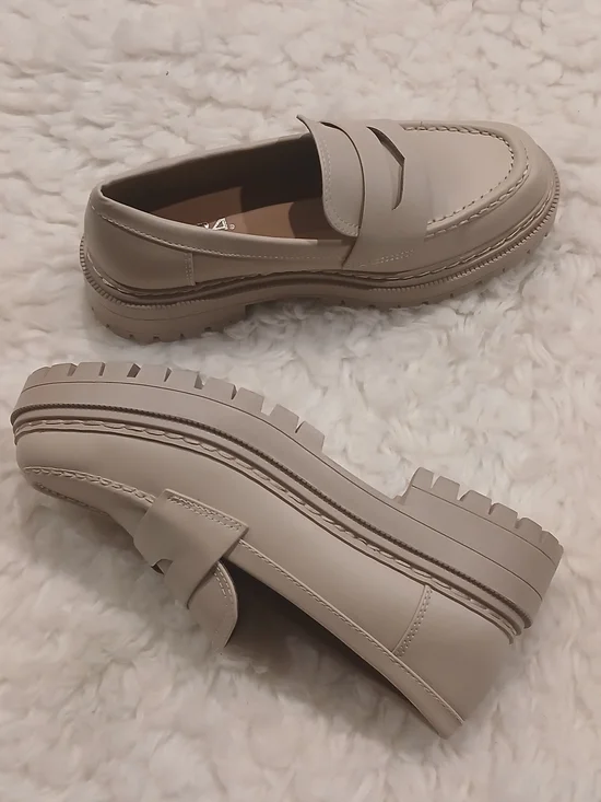 Soda Taupe Lug-Sole Penny Loafers Size 7.5 Women's