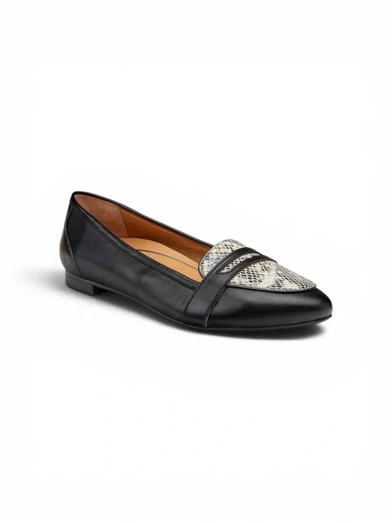 Vionic Savannah White Black Pointed‎ Toe Leather Flats Women’s SZ 7