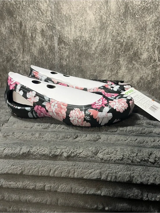 CROCS Women’s Black Floral Slip-On Flats with Pink Flowers
