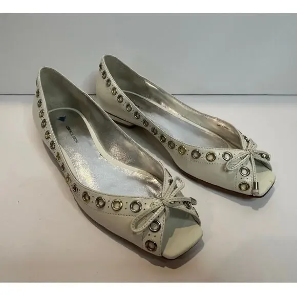 daniblack Leather Grommet Peep Toe Flats Women's 7.5 Cream Edgy Chic Mixed Metal