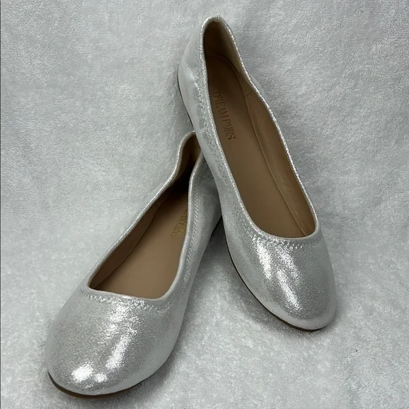 Dream Pairs Silver Flats size 11 in excellent used condition