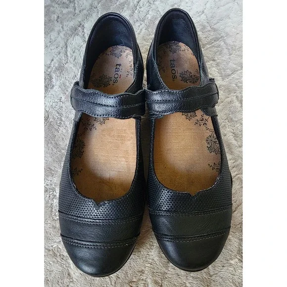 Taos Bravo Black Leather Mary Jane Flats Shoes Floral Button Womens 10