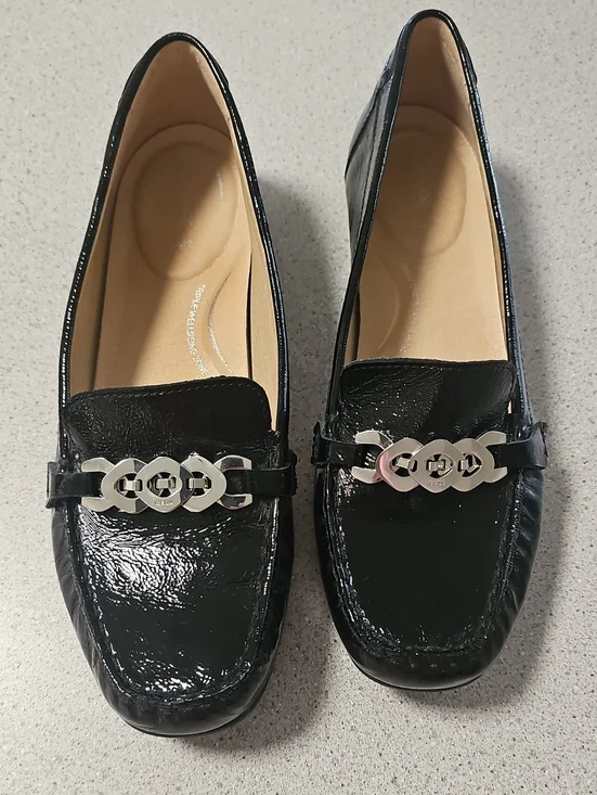 Geox Black Patent Leather Loafers with Silver Chain Accent. Like New Size‎ 39-8