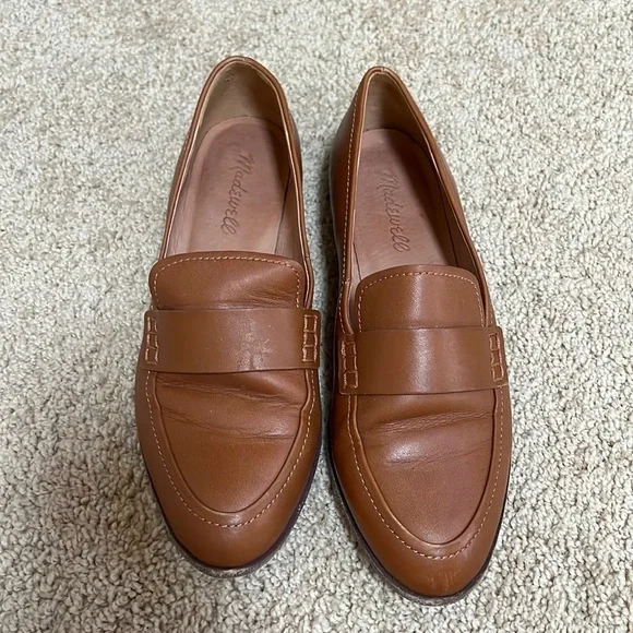 Madewell SZ 7, brown leather loafers .