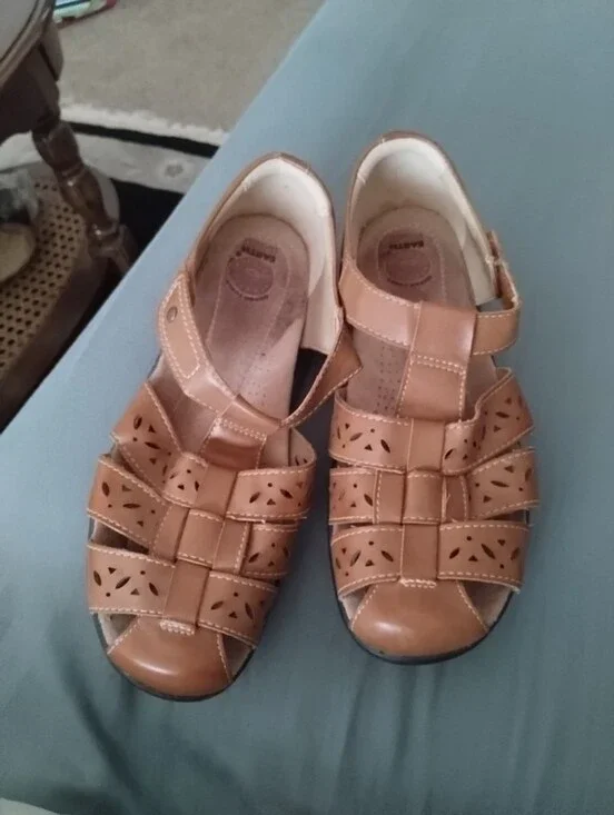 Earth Spirit Women Tan Leather Fisherman Sandals