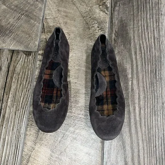 Born suede leather scalloped flats