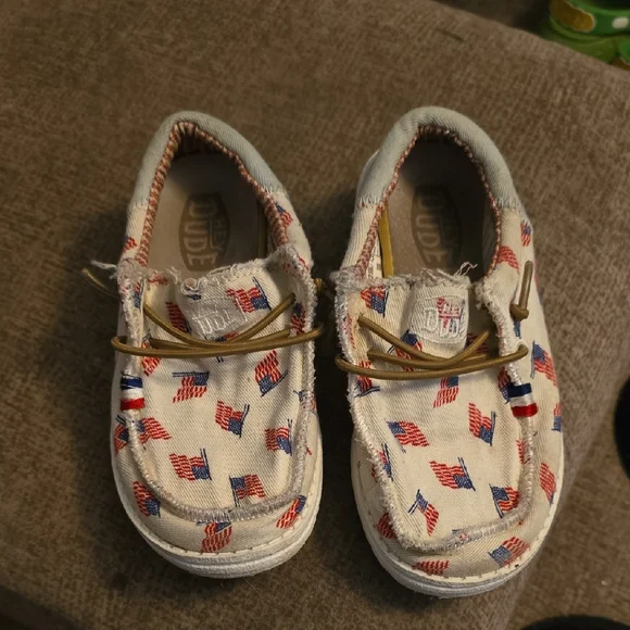 Hey Dude Kids' Moccasins - White‎ with Red and Blue Flags Size 9
