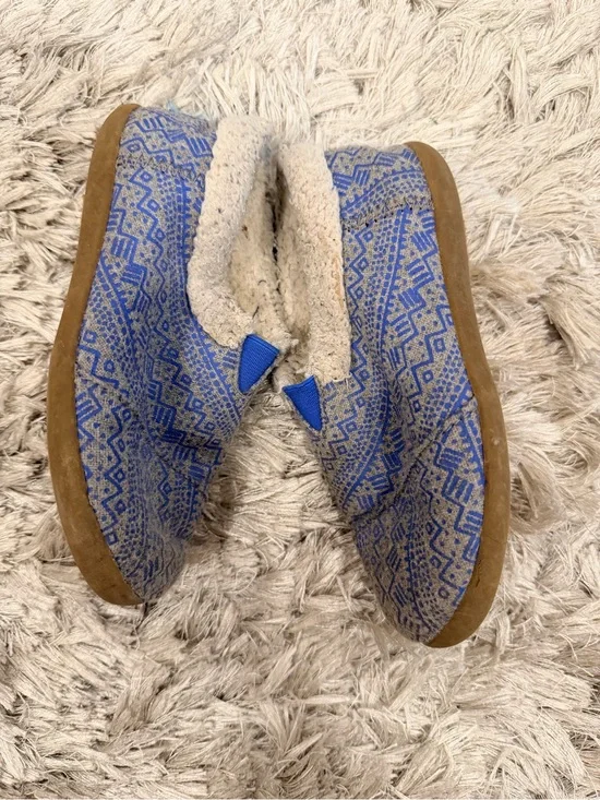 Toms Blue Patterned Kids Moccasin Slippers with Cream Fleece