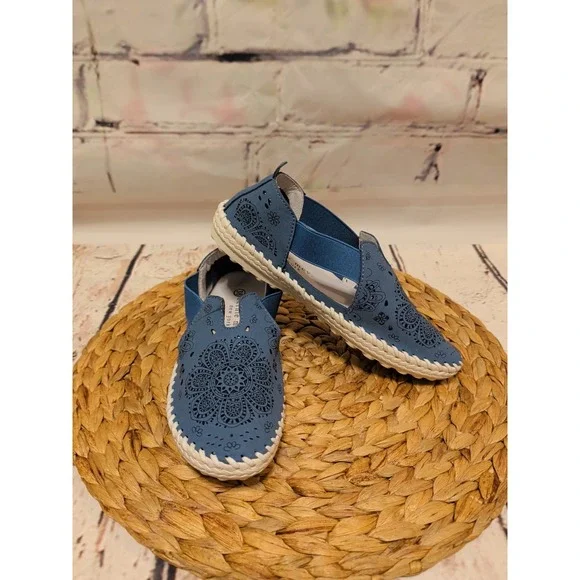 Bernie Mev Women's Blue‎ Laser Cut Flower Slip On Tulum Leather Sz 7 NIB