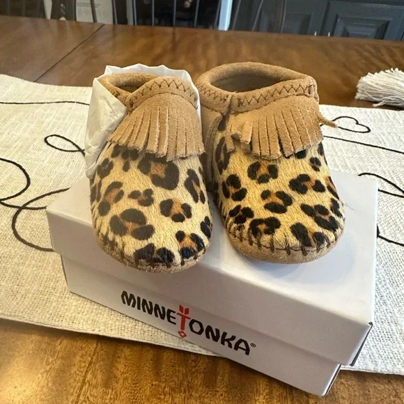 MINNETONKA Infant's in the box Riley Bootie Leopard Print