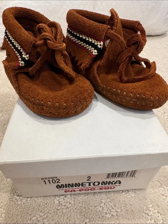 Minnetonka Infant Size 2 Brown Suede Moccasins with Woven Accent