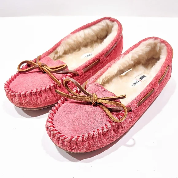 Minnetonka Cassie Pink Moccasin Slippers Girls Size 3 Suede Leather Slip Ons