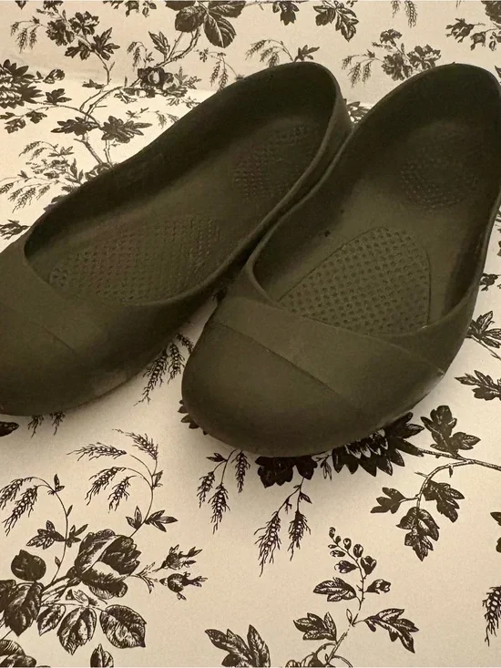 CROCS Women’s Olive Green Flats Loafers