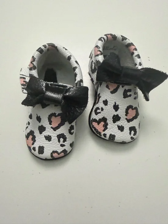 Bare Soles Moccasins Leather Soft Bow Hearts Cow Print Pink Black White Size 1