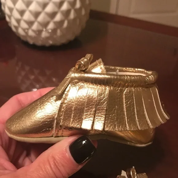 🎈Adorable Gold Moccasins